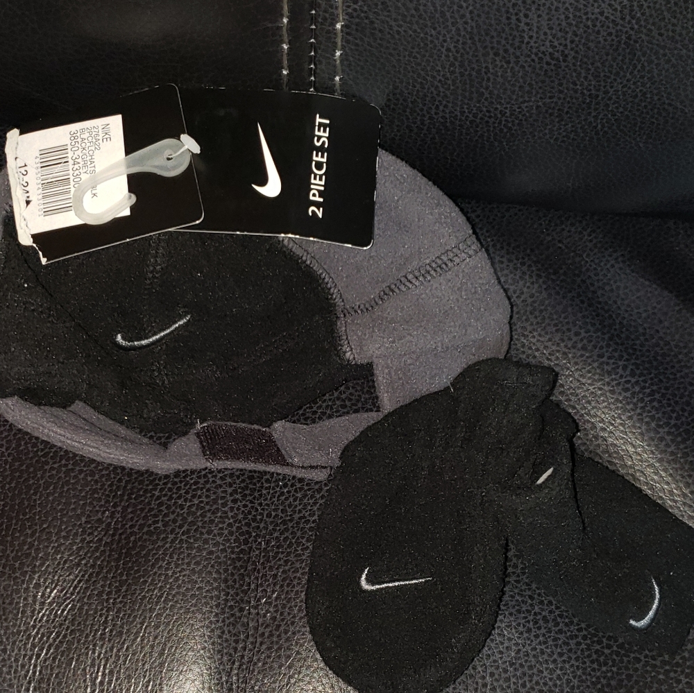 BNWT NIKE Black/Grey BABY HAT AND MITTENS 12 -24 mos
